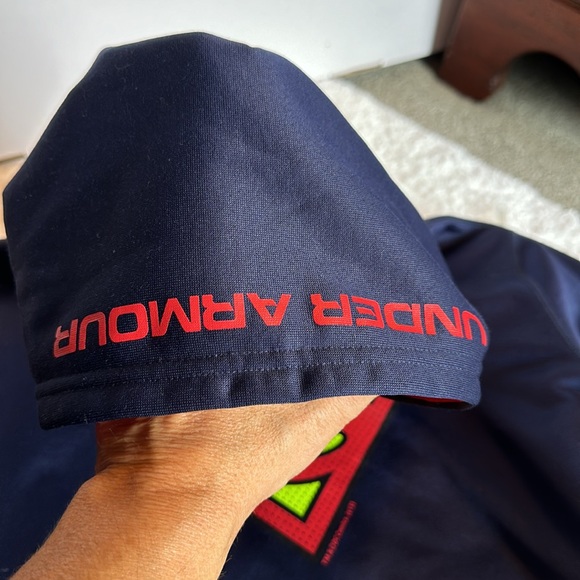 Under armor youth, extra large Superman hoodie - Picture 4 of 6